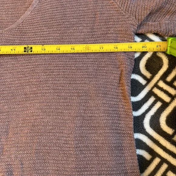 Old Navy Womens Medium V-Neck Sweater - Picture 4 of 5